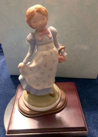 Holly Hobbie-Figurine Happy Heart - No Box