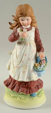 Holly Hobbie-Figurine Blue Girl With Flowers - No Box