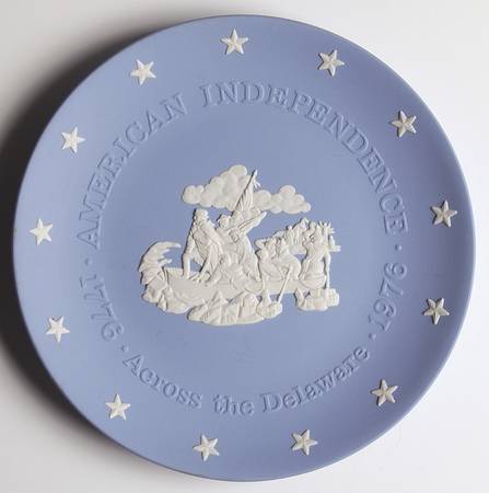 Bicentennial Plate Across The Delaware - Boxed