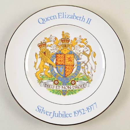 Wood & Sons Royalty Giftware Elizabeth Ii-Silver Jubilee Plate - No Box