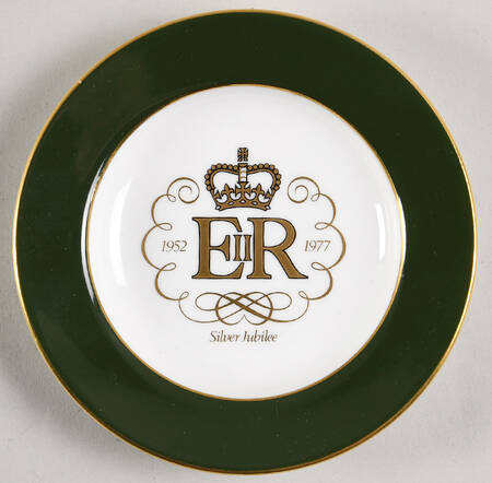 Wedgwood Royal Commemorative Giftware Elizabeth Ii Silver Jubilee Co - No Box