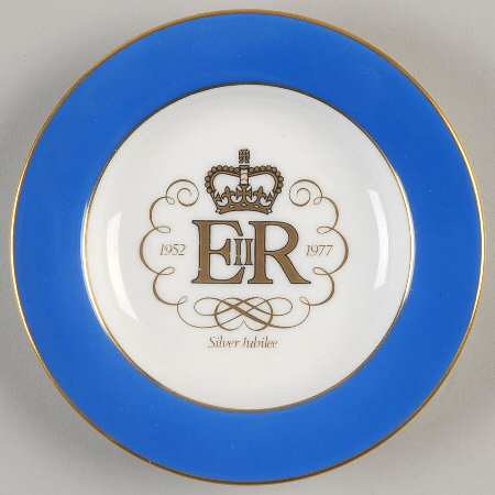 Wedgwood Royal Commemorative Giftware Elizabeth Ii Silver Jubilee Dish - No Box