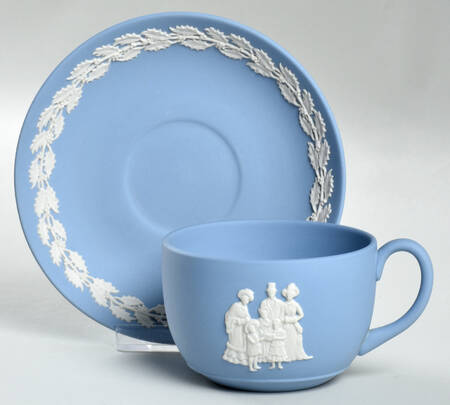 Victorian Christmas Traditions-Cup Saucer Carol Singing - Boxed