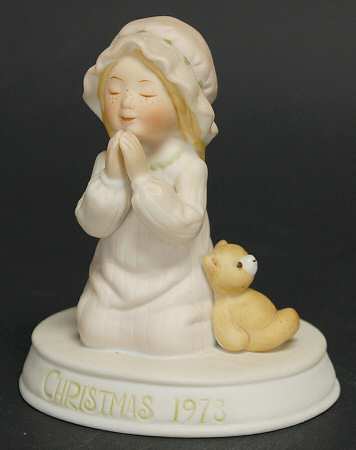 Holly Hobbie-Figurine A Christmas Prayer - No Box