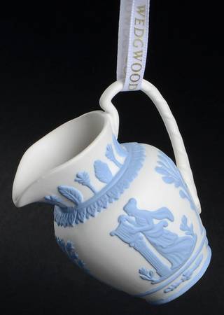 Iconic Collection Iconic Pitcher - White - Boxed
