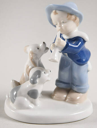 Wagner & Apel Figurines Boy Playing Horn For Puppies - No Box