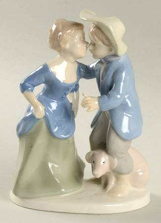 Wagner & Apel Figurines Couple Kissing - No Box