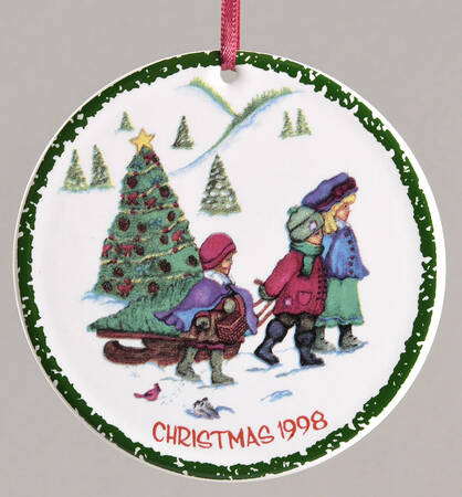 Miniature Plate Ornaments Yuletide Memories - Boxed