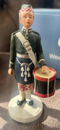 The Drummers Highlanders - With Box