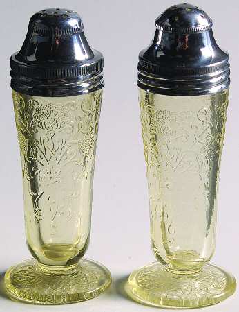 Florentine 2 Yellow Footed Shaker Set & Metal Lids