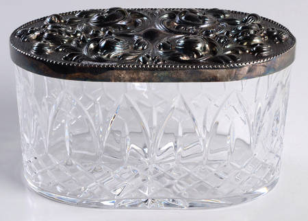 Chartres (Cut) 6" Oval Box with Metal Lid