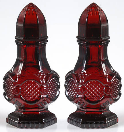 Cape Cod Ruby Shaker Set & Plastic Lids