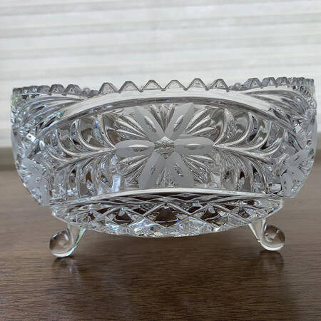 ANN13 8" Oval Footed Bowl
