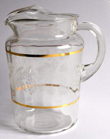 Golden Fruits 80 Oz Ice Lip Pitcher