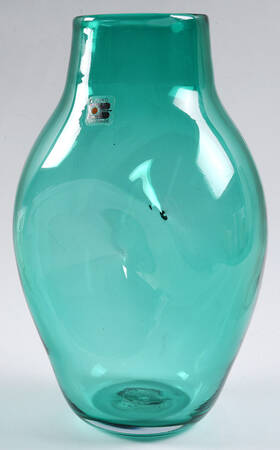 Vases #921M 9" Free Form Flower Vase