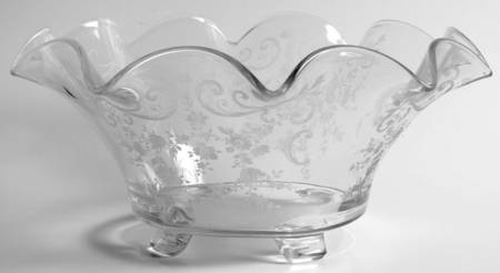 Chantilly 4-Toed Round Crimped Bowl