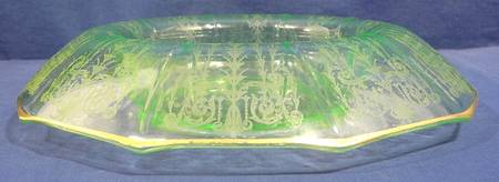 Cleo Green (Stem 3077) 11" Rolled Edge Bowl
