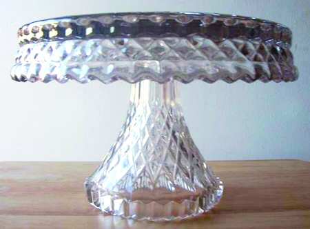 Virginian Round Cake Stand