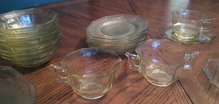 Decagon Yellow Individual Creamer