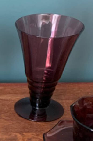 3077 Amethyst 10 Oz Footed Tumbler