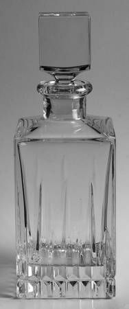 Elegante Square Decanter with Stopper