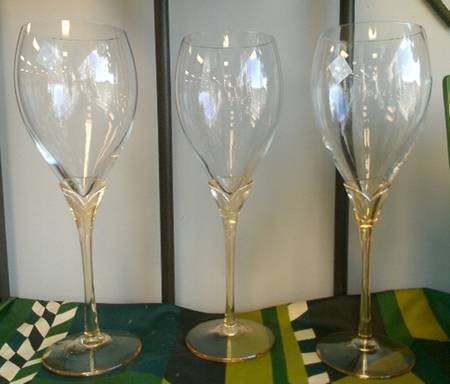 Amaryllis (Iridescent) Water Goblet