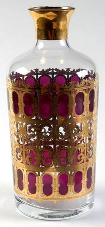 Cranberry Scroll Decanter No Stopper