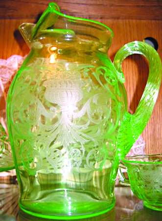 Etch 710 Green (Light Emerald) 80 Oz Ice Lip Pitcher