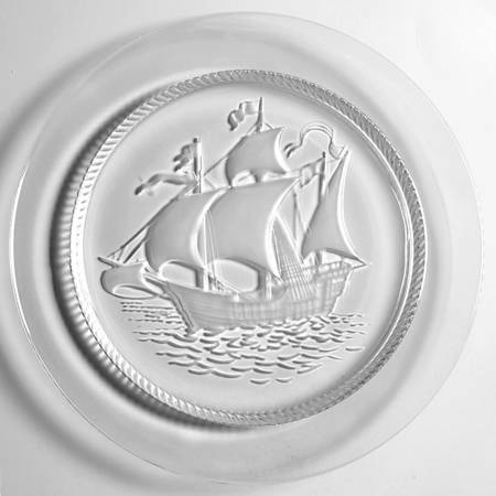 Lalique Plates Santa Maria - Boxed