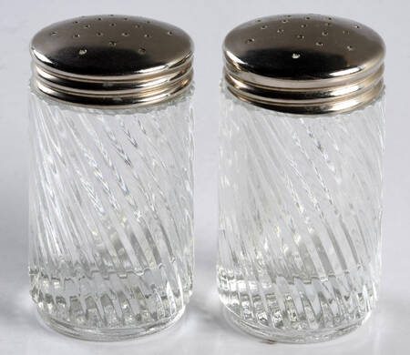 Diana Clear Shaker Set w/Metal Lids