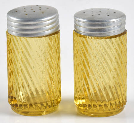 Diana Amber Shaker Set w/Metal Lids