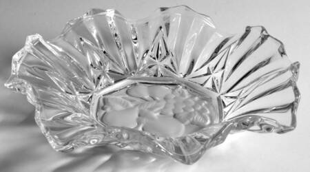 Pioneer Clear 7" Round Crimped Bowl