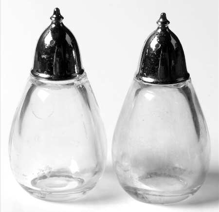 Shell Pearl Shaker Set w/Metal Lids