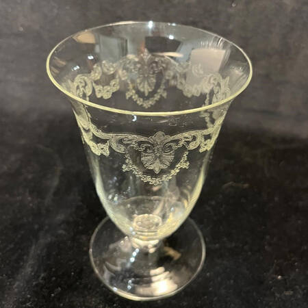 DE107 10 Oz Footed Tumbler