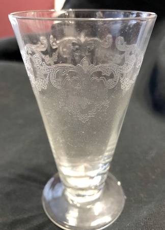 DE107 Footed Tumbler
