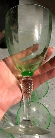 FRY10 Green Wine Glass