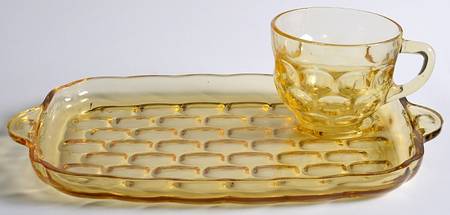 Yorktown Gold (Colonial) Snack Plate & Cup Set