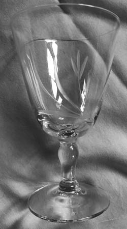 HVC2 Wine Glass by Hovmantorp