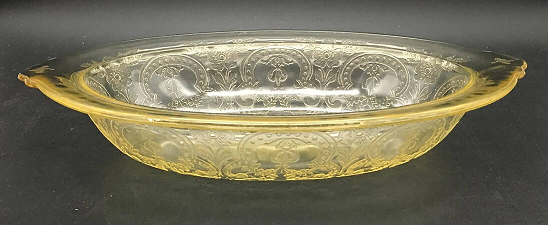 Horseshoe Yellow Oval Vegetable Bowl