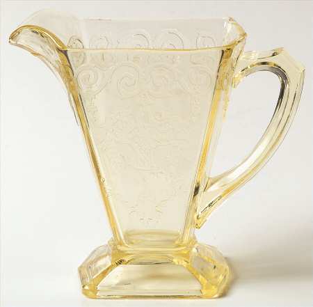 Lorain Yellow Creamer