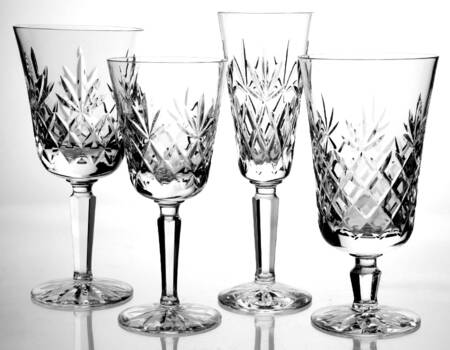 Charleston 32 Piece Estate Set