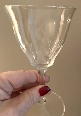 L7C1 Wine Glass by Lotosblume Crystal