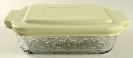 Fantasia 8" Square Baker & Plastic Lid