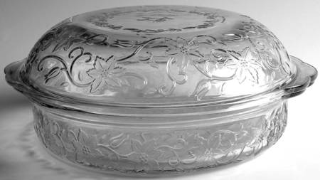 Fantasia 2 Quart Round Baker & Lid