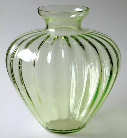 Giftware Vases 7" Flower Vase