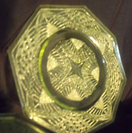 Romanesque Yellow (Vaseline) 7" Octagonal Salad Plate