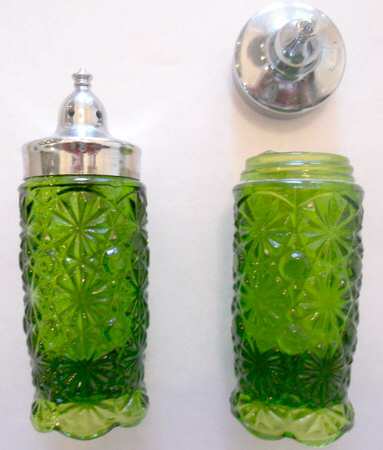 Daisy and Button Green Shaker Set w/Metal Lids