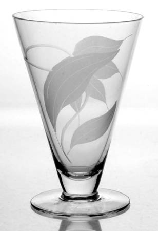 UNK462 Footed Tumbler