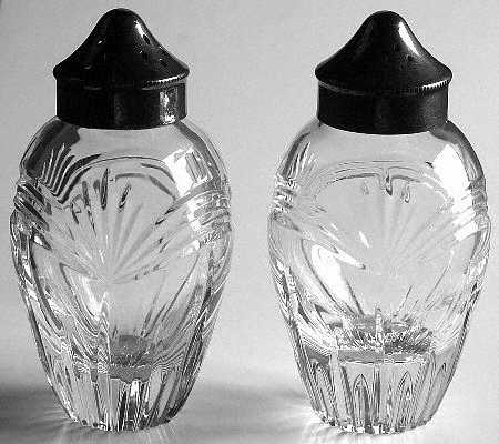 Calais Shaker Set w/Metal Lids