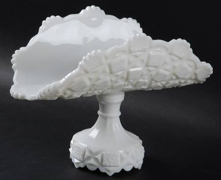 Old Quilt (Milk Glass) Banana Stand